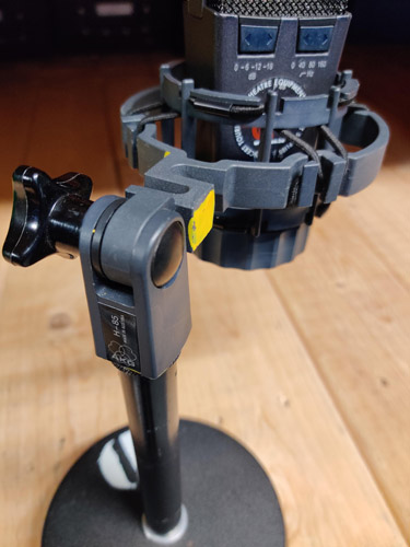 AKG H-85