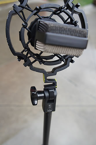 AKG H100