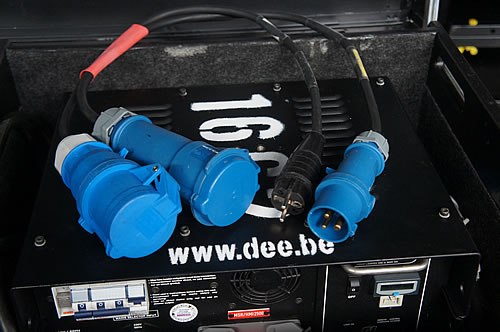Dee Custom 32 CEE 32A 1x CEE16A-Schuko 16A M