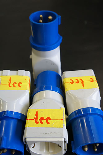 Dee Custom CEE 16A  Adaptor Schuko F