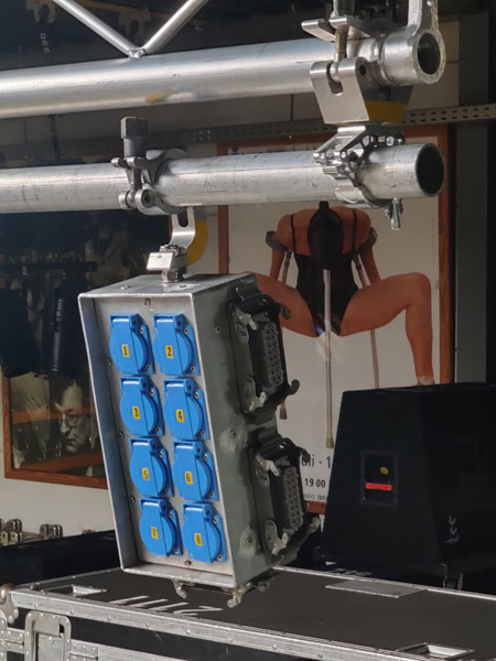 Dee Custom HA 16-8xSchuko16A