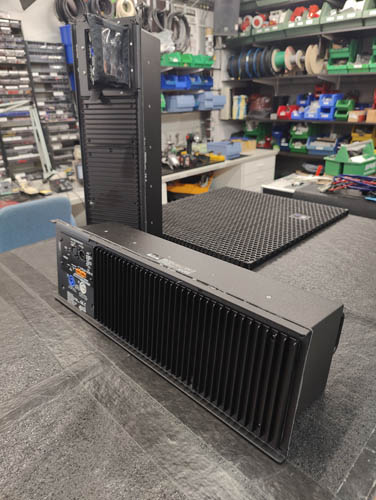 Meyer Sound 900-LFC Amp