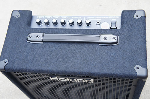 Roland KC-200