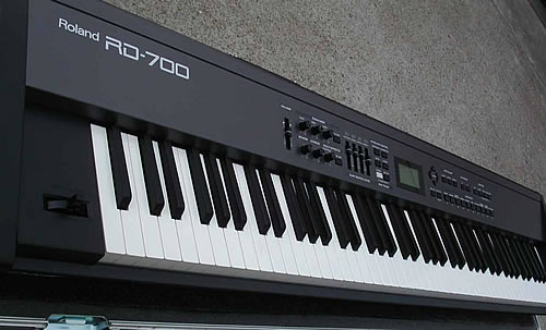 Roland RD-700